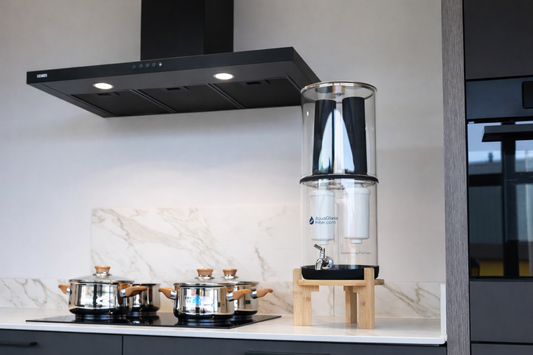 Wat zie je niet, maar drink je wel dagelijks?